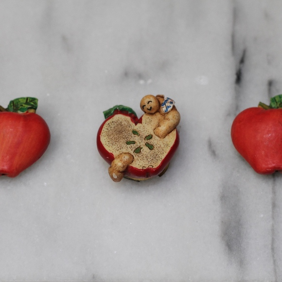 Apple Button Set (3 Buttons) - Picture 3 of 4